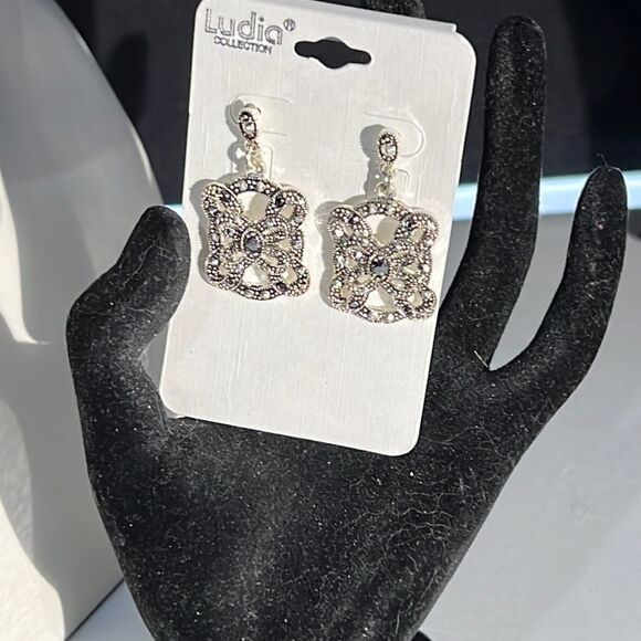 Lydia Collection Silvertone Rhinestone Earrings – Elegant and Sparkling - Picture 1 of 10
